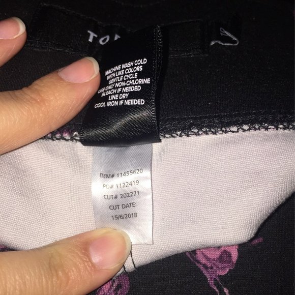 Torrid BLACK FLORAL PONTE STRETCH PULL-O - Picture 8 of 8